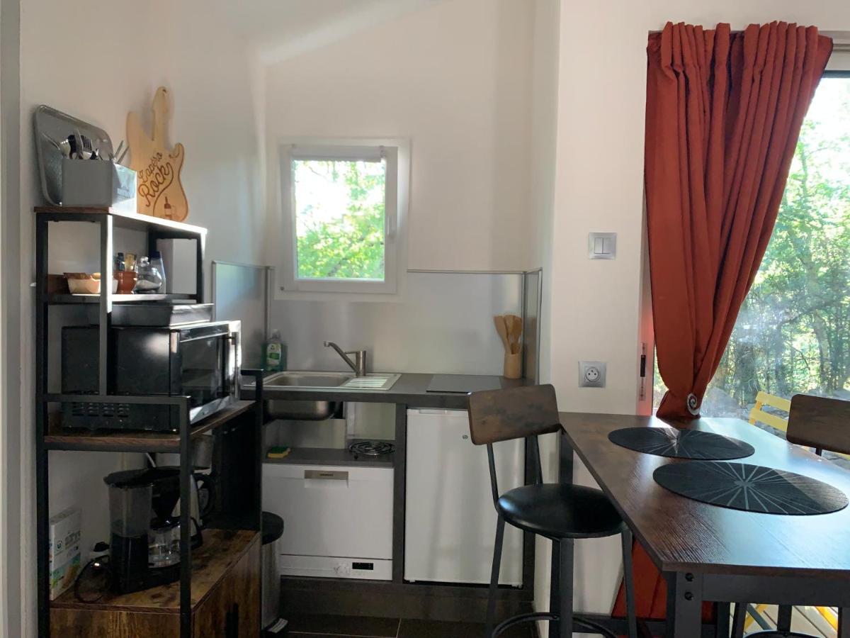Le Mazet, Studio Avec Terrasse Et Acces Piscine Saint Alban Auriolles Exterior foto